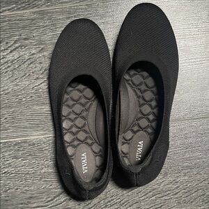 Vivaia round toe flats